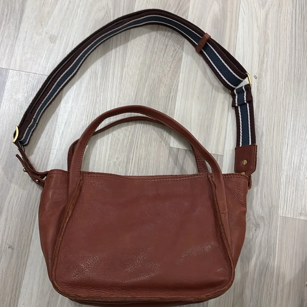 Margot Leather‎ Fiona Crossbody Tote. Brown leather - Picture 3 of 15
